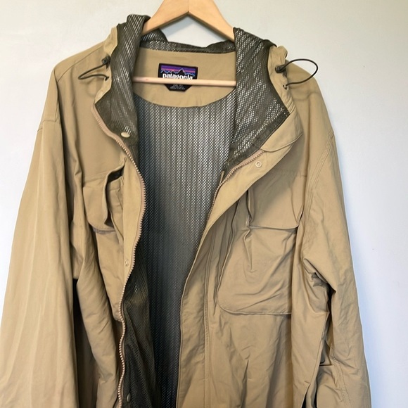 Patagonia Men's Khaki Field Jacket with mesh lining - Picture 6 of 7